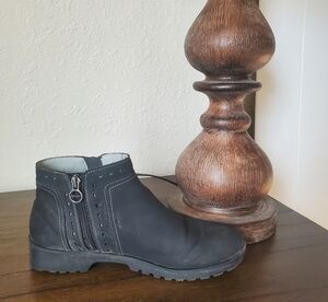 Elegant Black Ankle Boots with Side Zipper